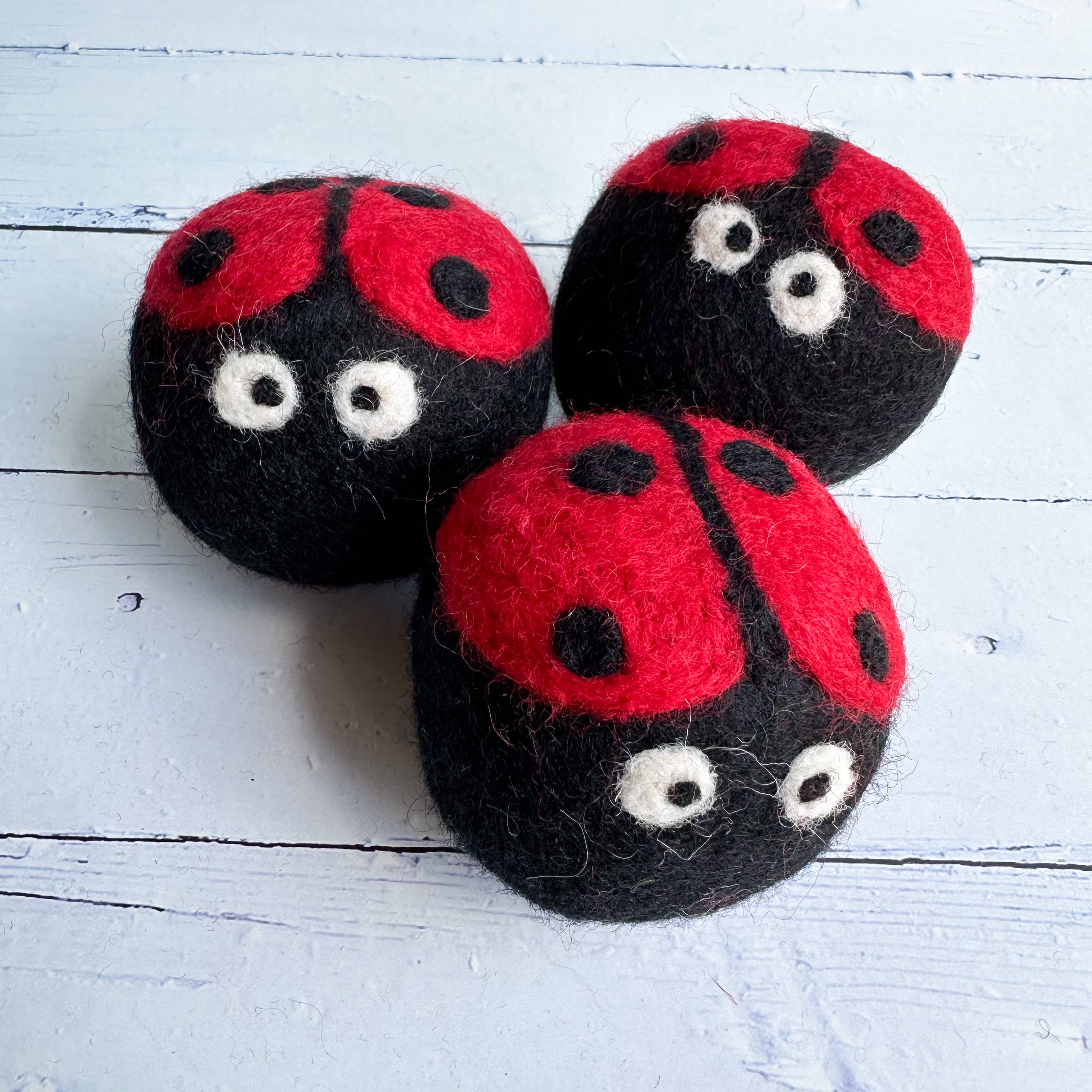 Sewing Seeds Play - Vente Balles de sèche-linge - Balle de séchage en feutre motif coccinelle - Vendue à l'unité