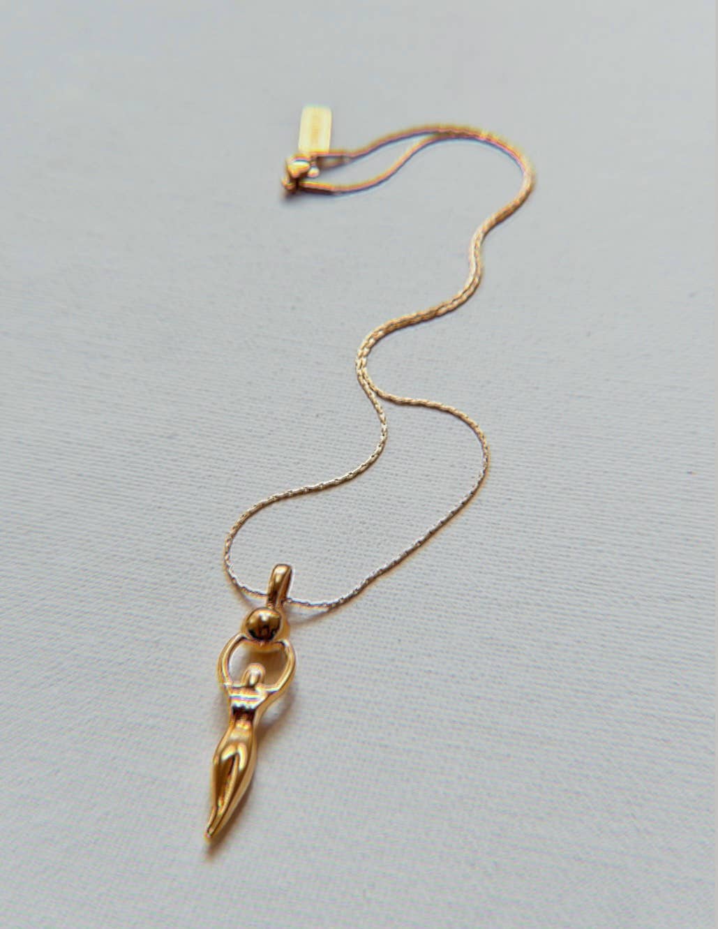 Knature The Label – Engroshandel Halskæde med vedhæng – Gudinde Selene Choker0