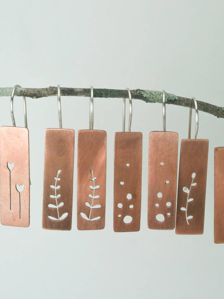 Botanische Ohrringe, Farn Thymian Ginkgo Spross Blütenzweig für den Großhandel von Rising Jewelry