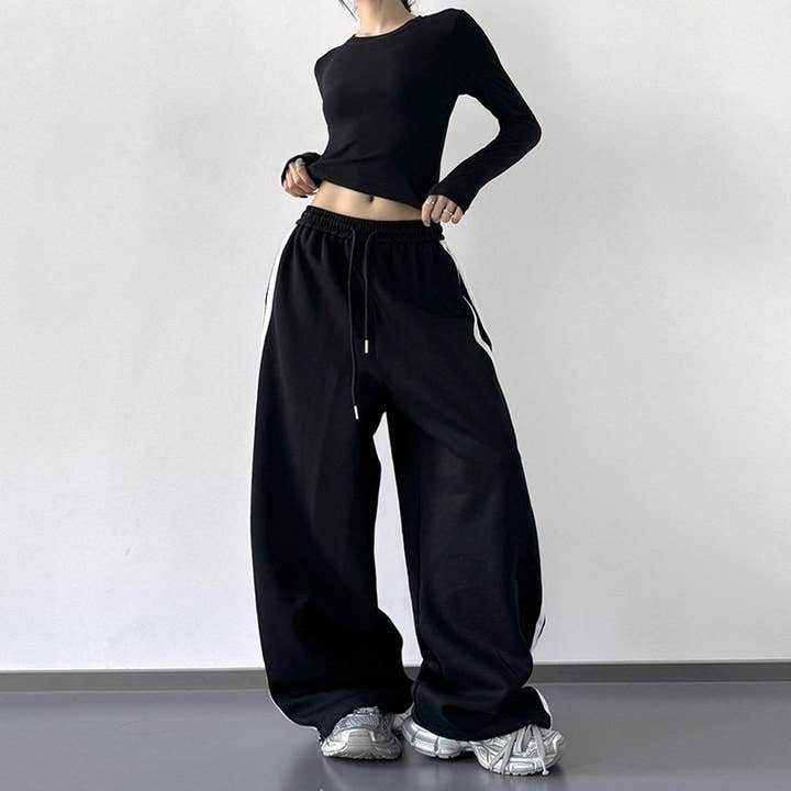 Pantalon de survêtement décontracté à taille haute et jambe large droite pour la vente par Plush Looks