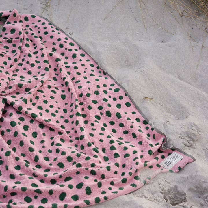 towel.studio - Wholesale Beach towel - Pebbles Beach Towel | Pink & Green2