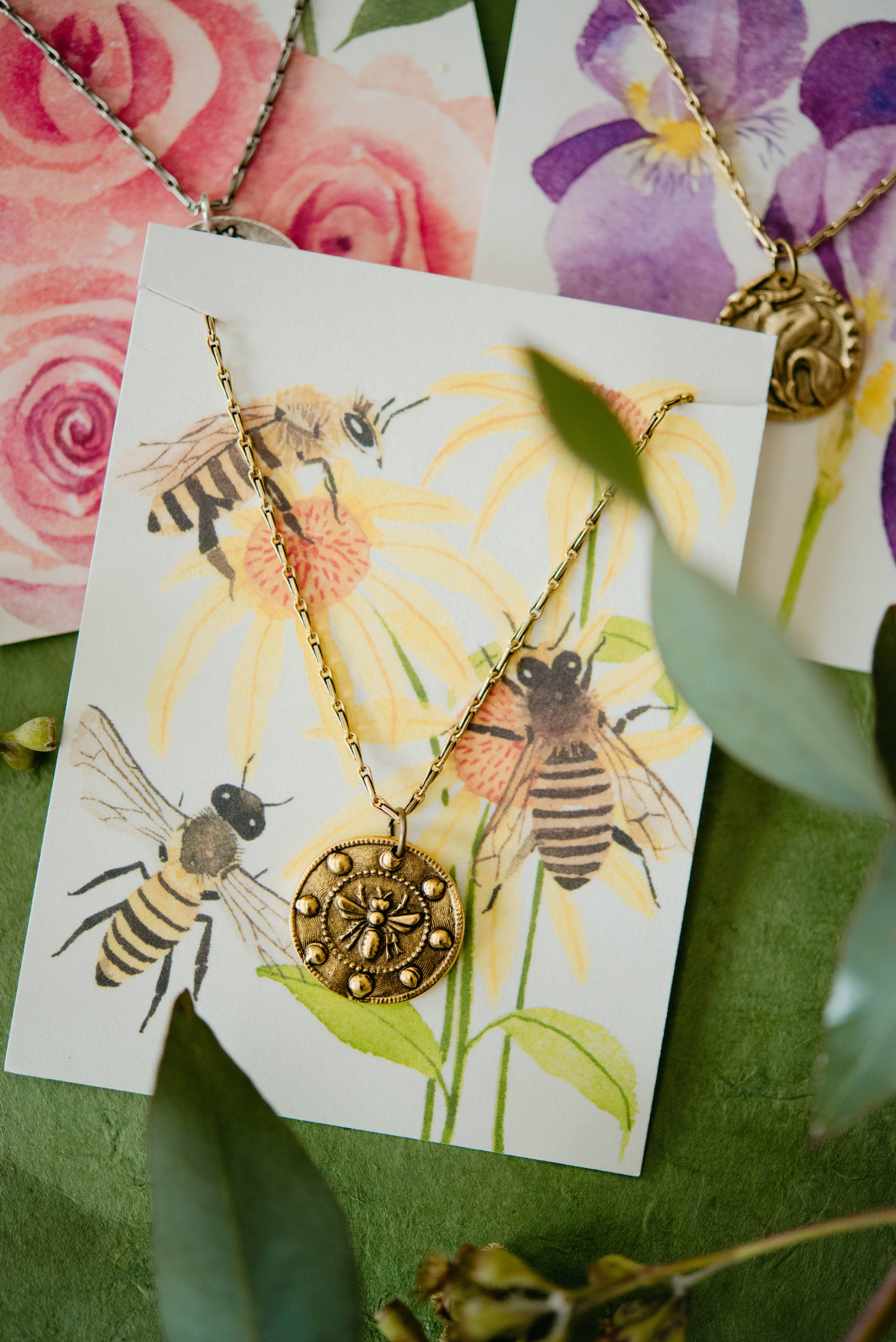 Bella Vita Jewelry - Wholesale Pendant/Charm Necklace - In the Garden | Antique Button Bee Necklace6