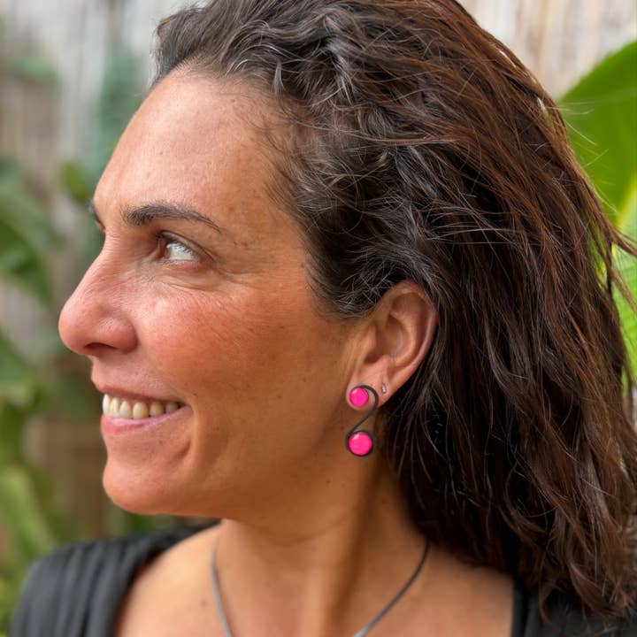 "Doble Sol Fuchsia" Earrings – Fused glass and wrought iron. for wholesale by CAOMKA