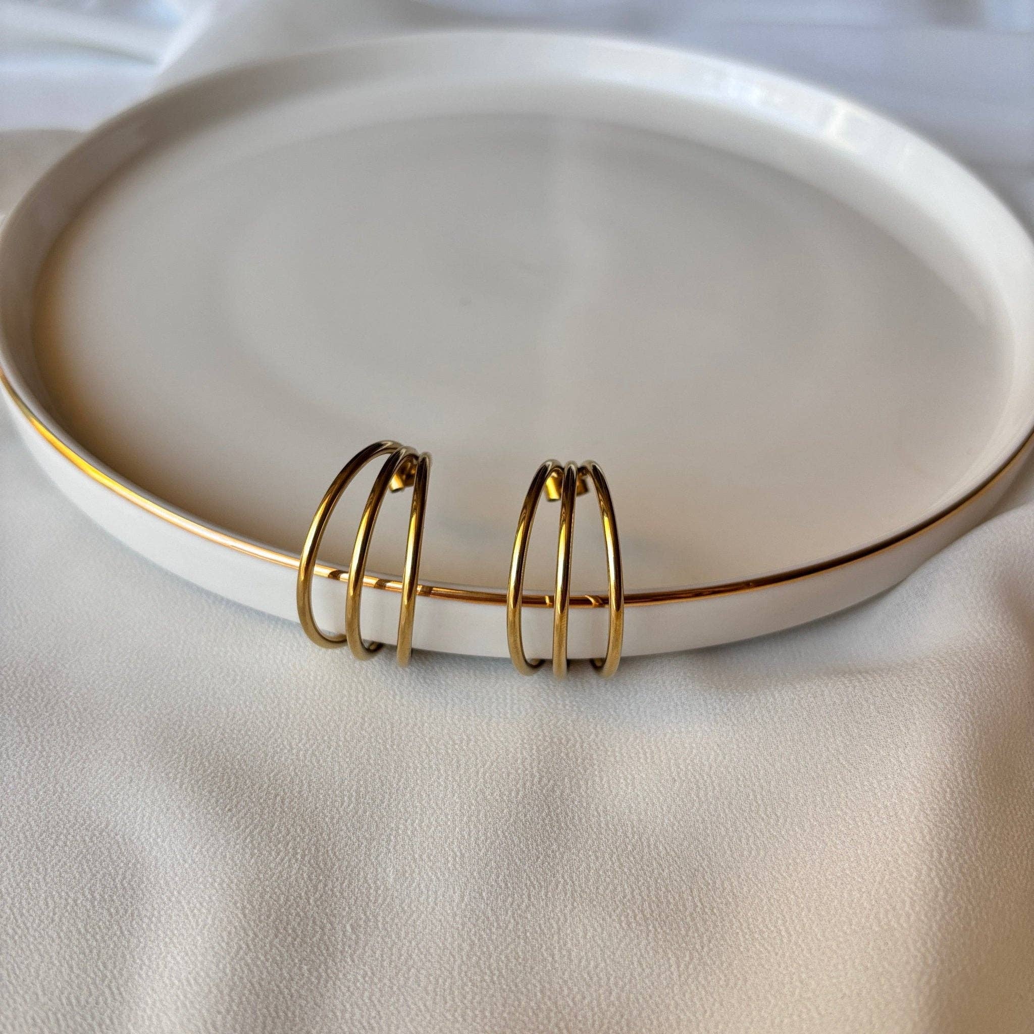 DUESTELLE ITALIA – Engroshandel Hoops – TRILOGY - Øreringe i guldbelagt stål5