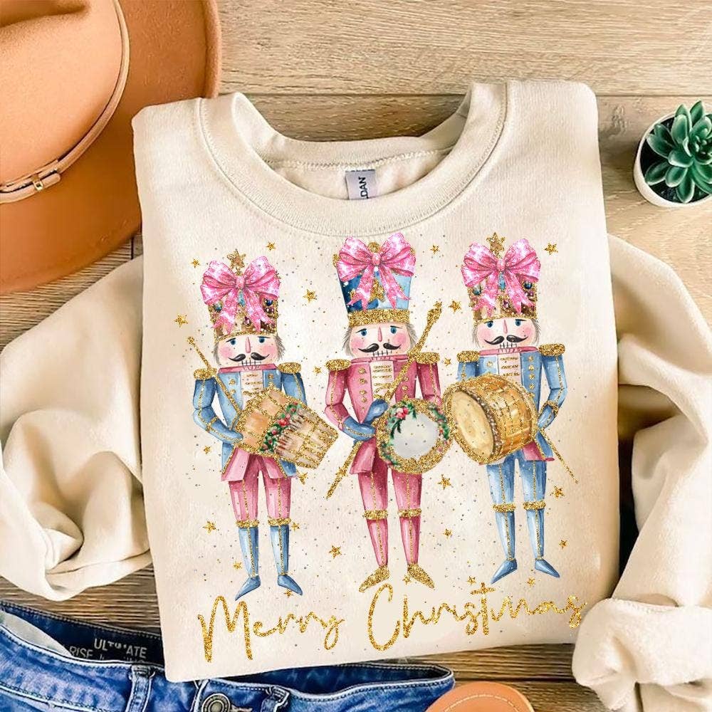 NVC Ecommerce LLC - Wholesale T-shirt met print - Dames - Notenkraker Kersttrui, Roze Kerst T-shirt2