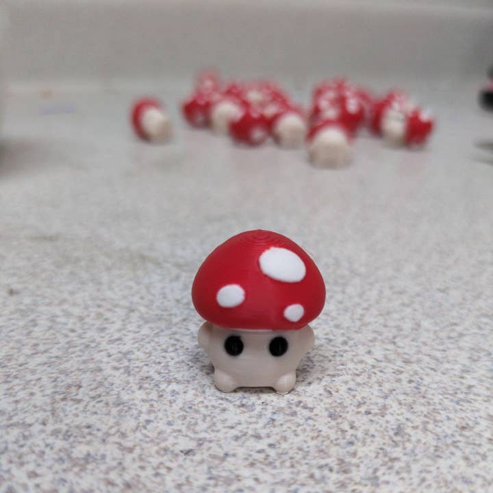 Miniature, Minis, 1-2 pouces ! pour la vente par Zeus Print Shop