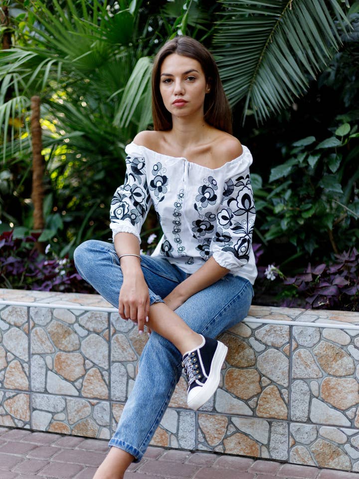 Blusa bordada blanca Florence para venta al por mayor de Galychanka