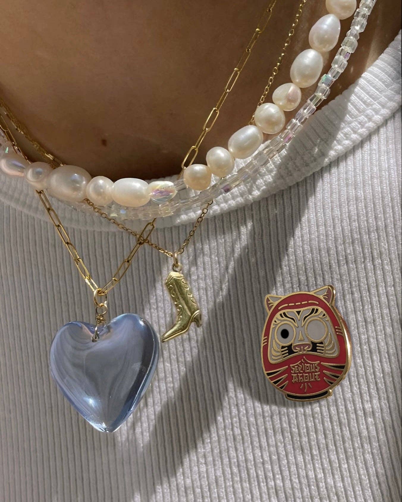 Seriou About – wholesale Lapel pin/button – DARUMA DOLL GOLD, enamel pin2