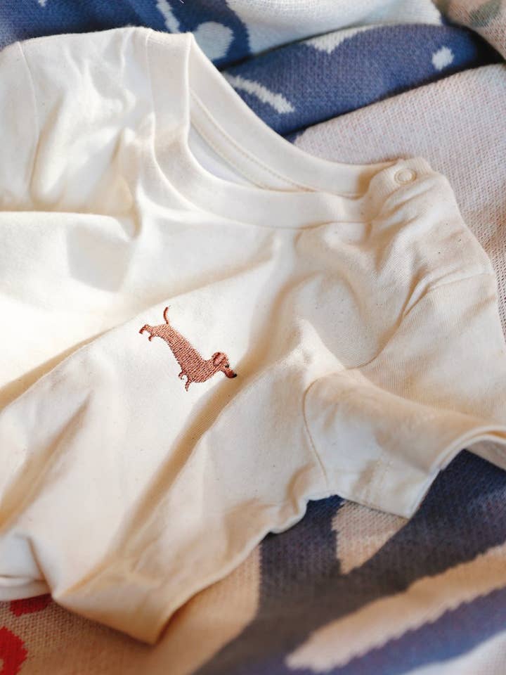 tierly - Wholesale T-Shirt - Baby - Baby T-shirt with dachshund embroidery2