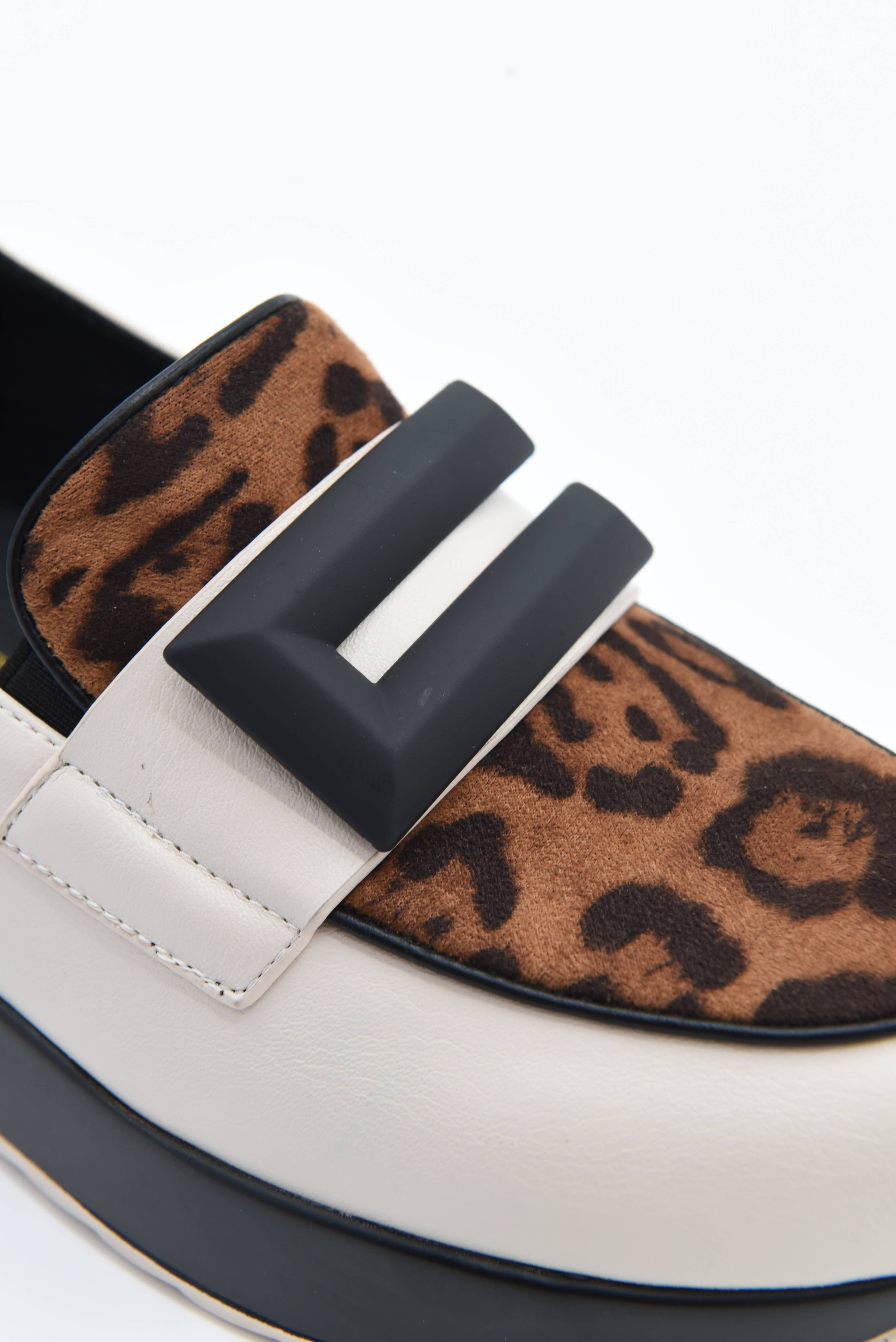Azarey - Wholesale Loafers - Women's - Light wedge loafer with animal print 462K4952
