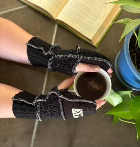 Jax Upcycled - Wholesale Gloves - Women's - Upcycled Unisex Fingerless Gloves Solid Black Color9