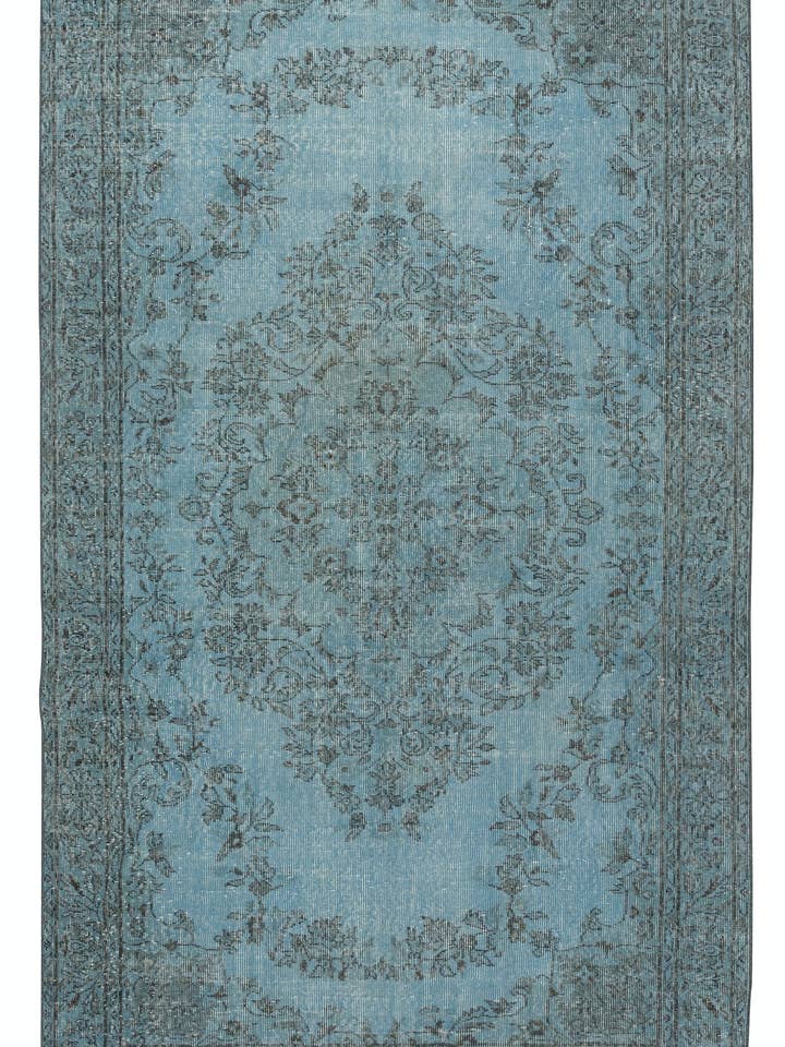 Alfombra moderna de 5,2x9 pies en azul, hecha a mano en Turquía. para venta al por mayor de Rug Specialist LLC.