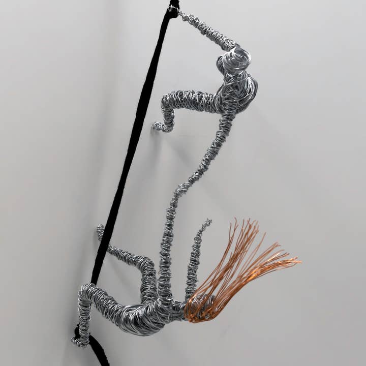 Set of 2 Wire Climbing Figures for wholesale by Haritopoulou