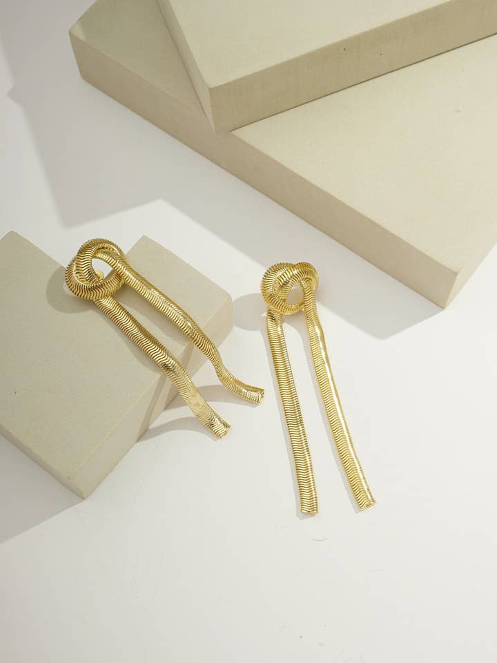 Pendiente de nudo elegante chapado en oro de 14k | Pendiente | Más vendidos para venta al por mayor de Bossaglam Jewelry