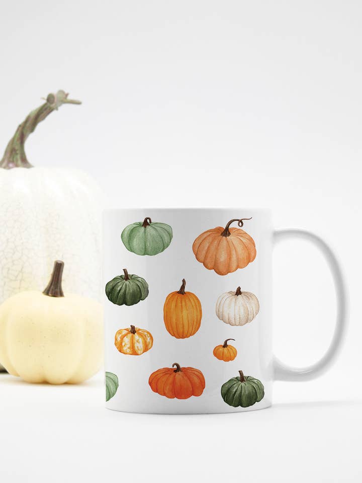 Mug citrouille pour la vente par Tara Feather Designs