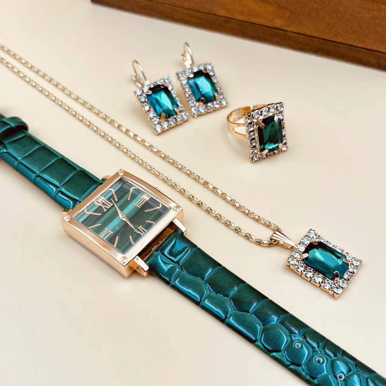 WoodWristCo - Vente Parures de bijoux - Set de bijoux avec montre quartz femme 4 pièces3