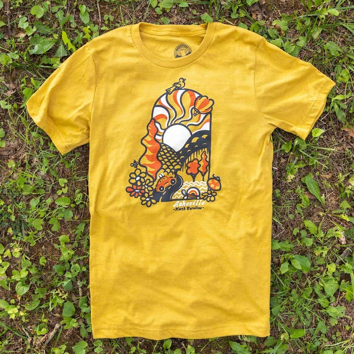 T-shirt Groovy Day (moutarde) | Asheville pour la vente par Menottees