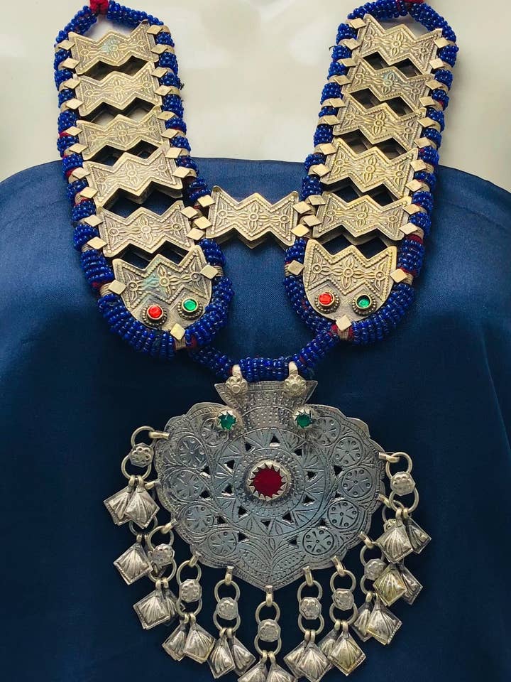 Collar con colgante masivo vintage turcomano con cuentas azules para venta al por mayor de vintarust