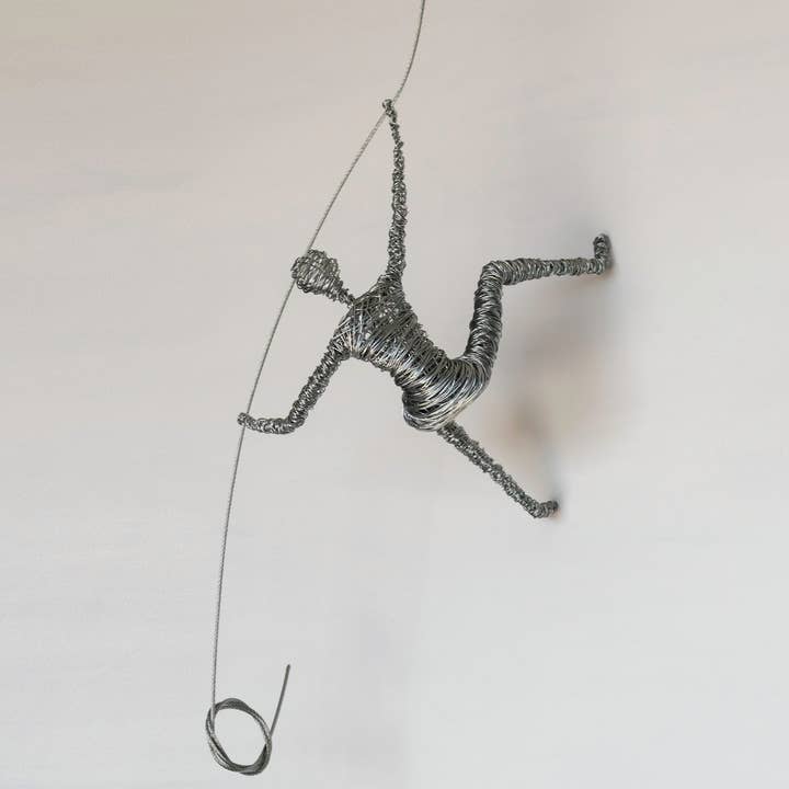 Samtida Metall Väggkonst, Klättring Man Skul för wholesale av Haritopoulou