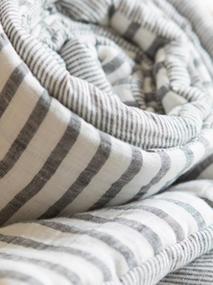 Washed linen duvet Black/milk Striped for wholesale by Gabrielle Paris