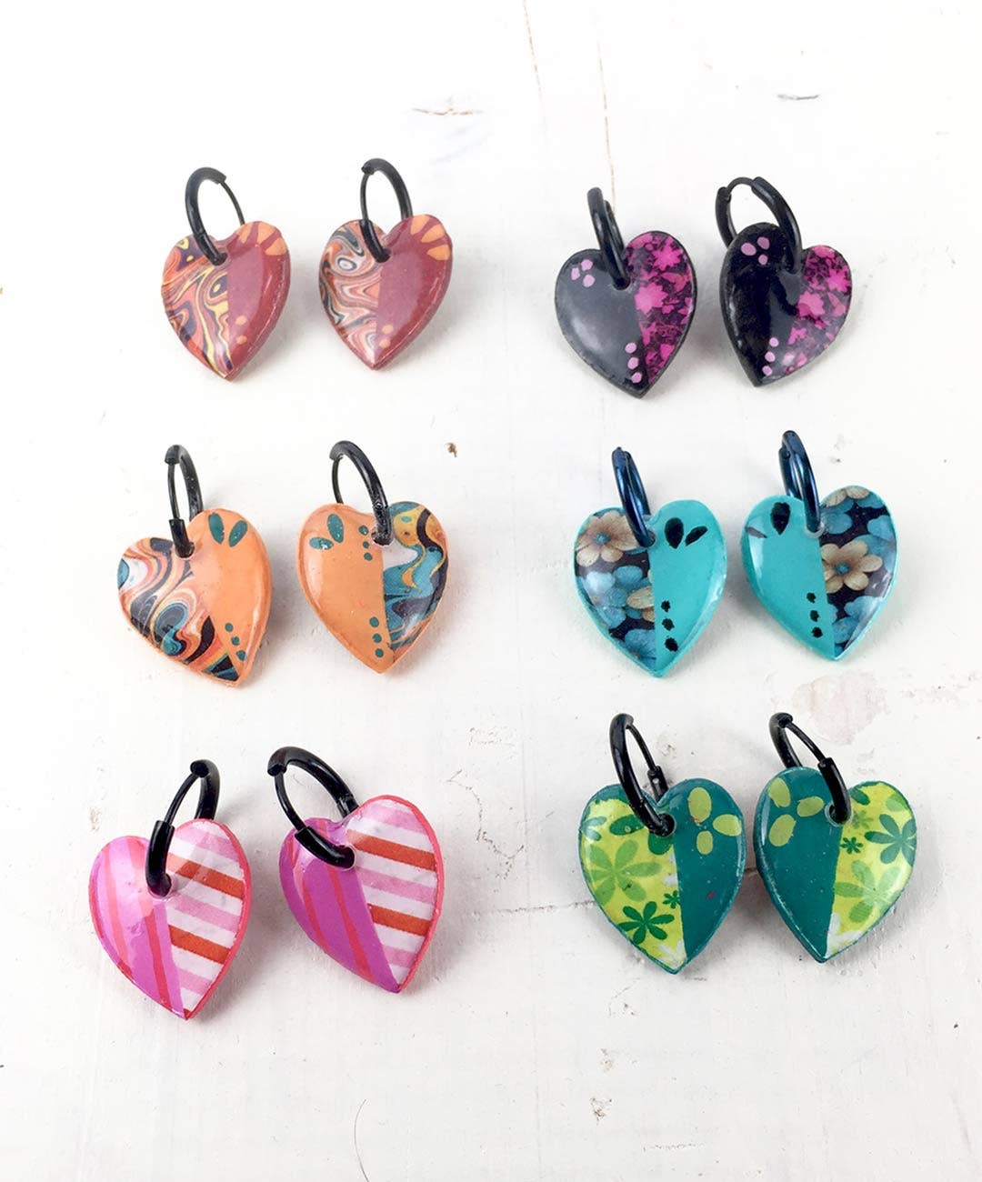 Pipapaper - Wholesale Hoop Earrings - Mini hearts with hoop3