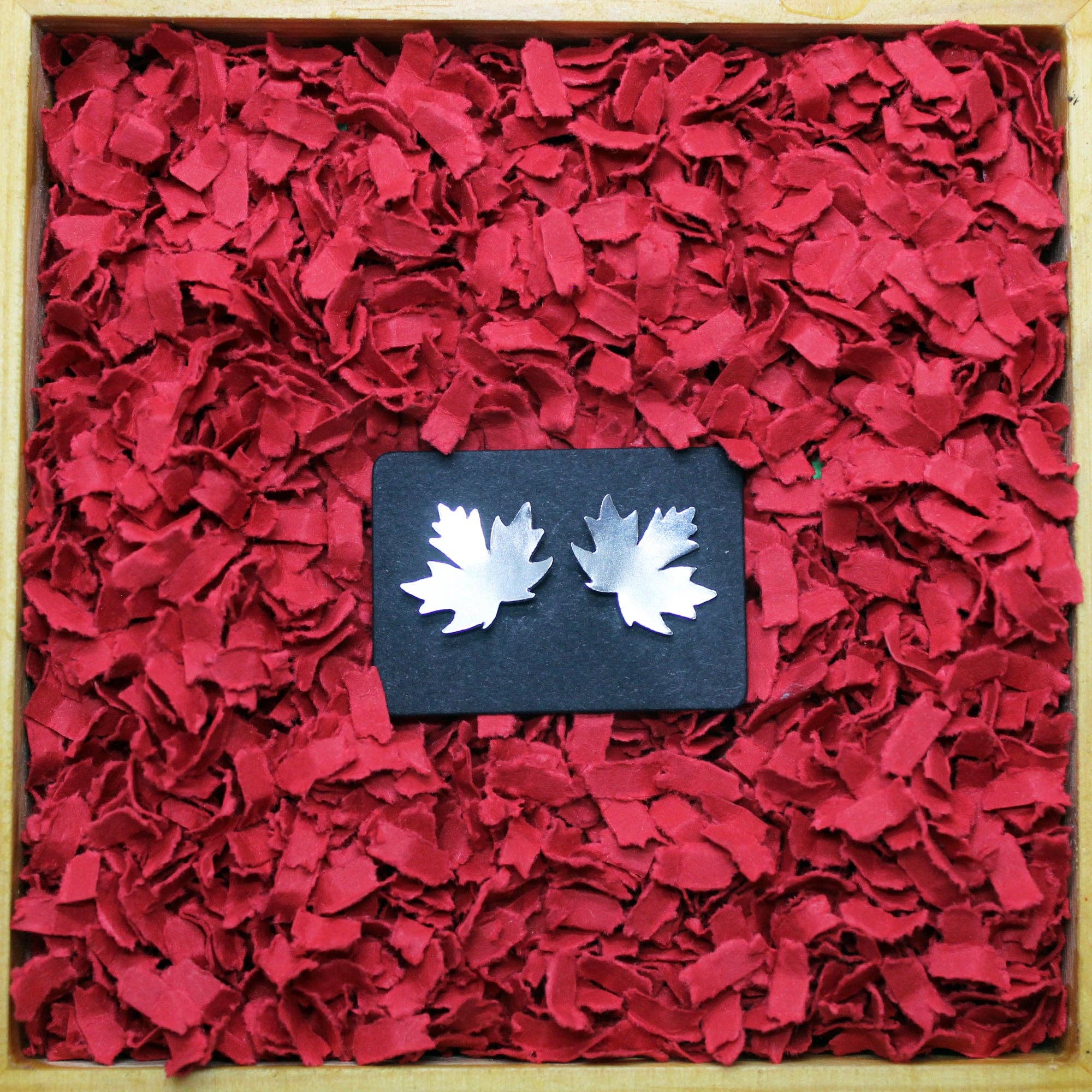 Plataica - Wholesale Stud/Post Earrings - Maple leaf earrings in 925 silver6
