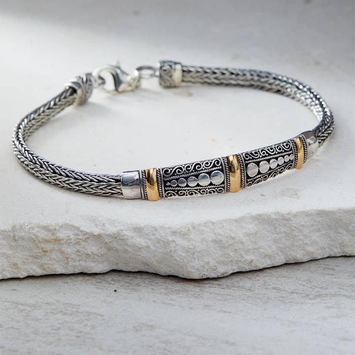 Bracelet de barre Tulang Naga SS/18k pour la vente par Eli Pebble