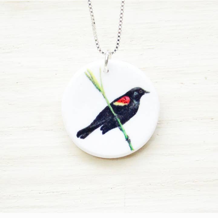 Collier Blackbird, pendentif oiseau fait main pour la vente par Storytime Art Studio