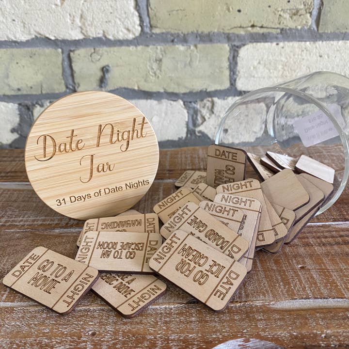 Bocal de rendez-vous amoureux ! pour la vente par Oak & Willow