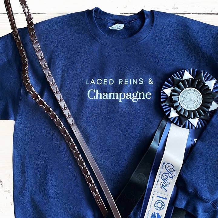 Rênes Lacées & Pull Ras-du-Cou Champagne - Marine pour la vente par Laced Reins Equestrian