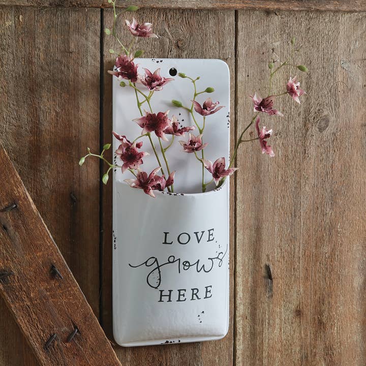 CTW Home Collection - Wholesale Wall Planter - Love Grows Here Wall Pocket1