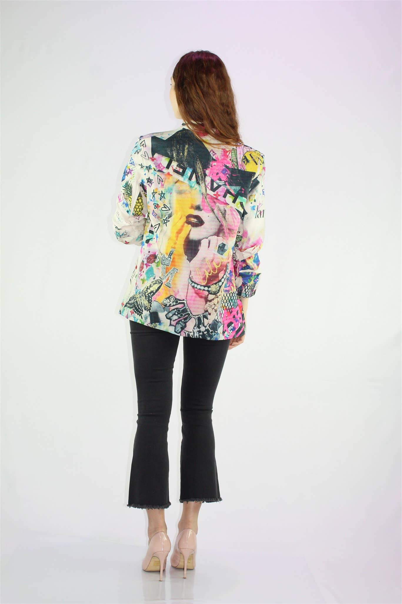 apiedinudinelparco - Vendita all'ingrosso Giacca - Donna - GIACCA BLAZER DONNA MANICHE ARRICCIATE FANTASIA STREET ART 10