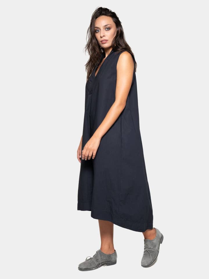 Baci & Amici Fashion - US Continental - Wholesale Dress - Women's - V-Neck Sleeveless Organic Cotton Midi Dress1