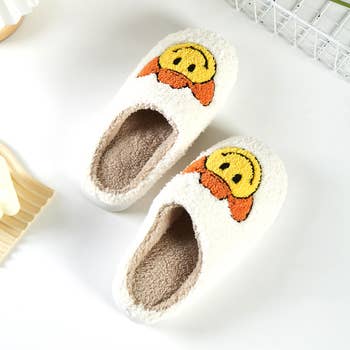 Med andre ord Broderskab Ælte Purchase Wholesale funny slippers. Free Returns & Net 60 Terms on Faire.com