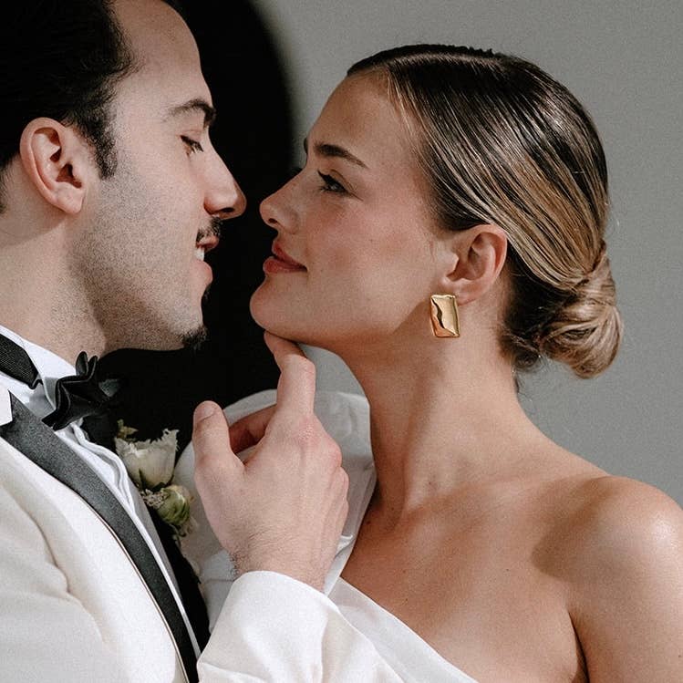 Nicholls Jewellery – wholesale Dangle earrings – Rectangle Flat Gold Statement Earrings5