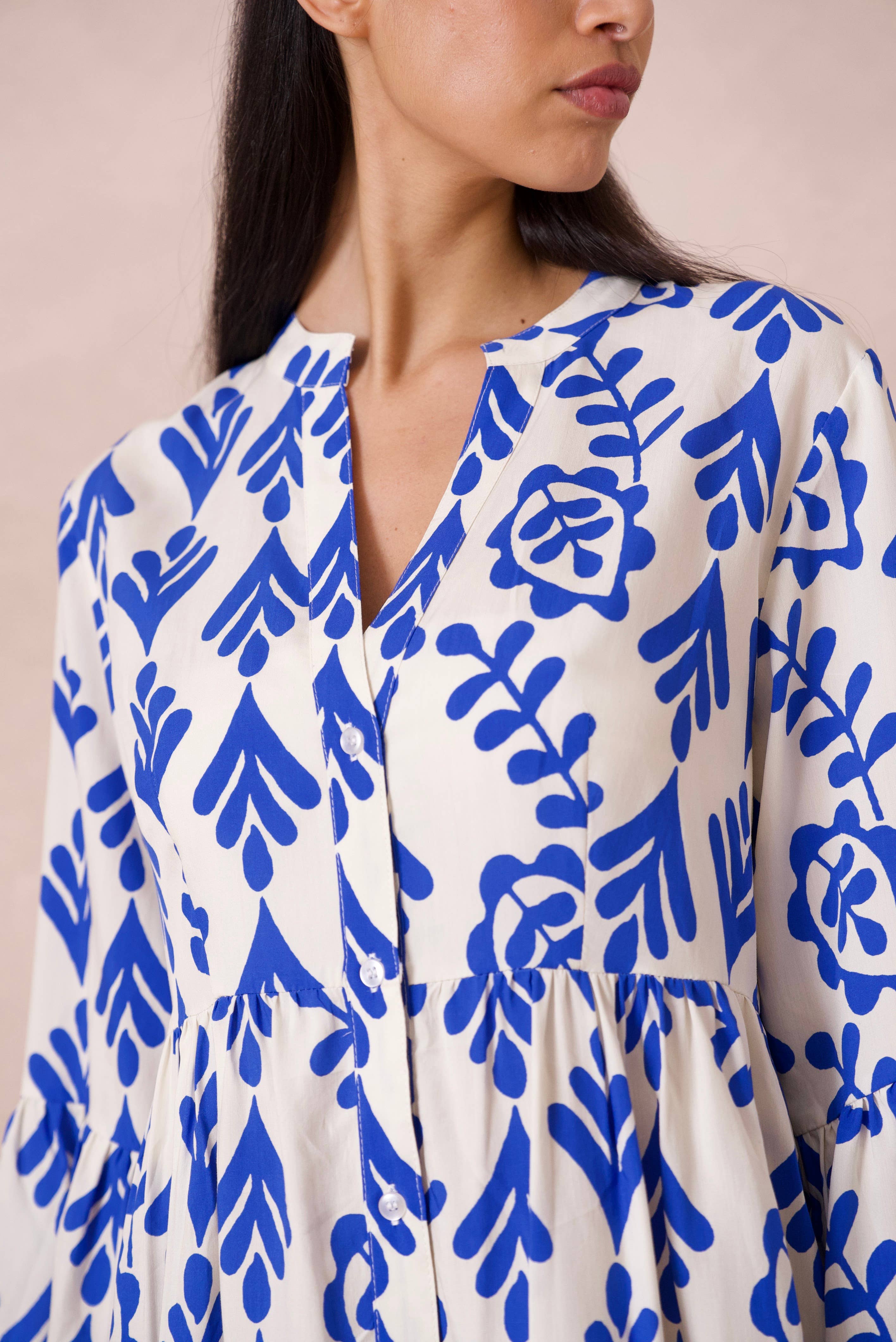 Attentif Paris - Wholesale Dress - Women's - V-neck printed short dress with long sleeves10