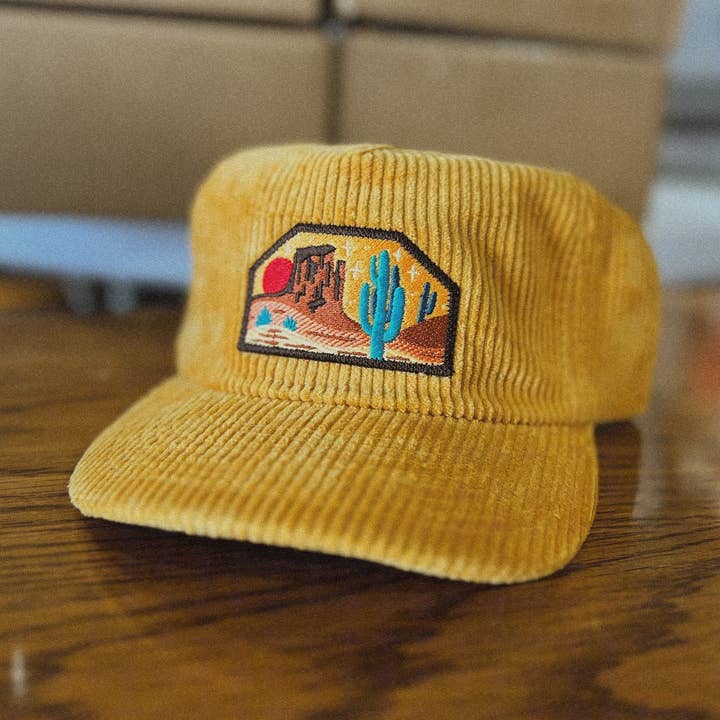 Chapeau en velours côtelé à 5 panneaux Wild West pour la vente par The Space Bureau