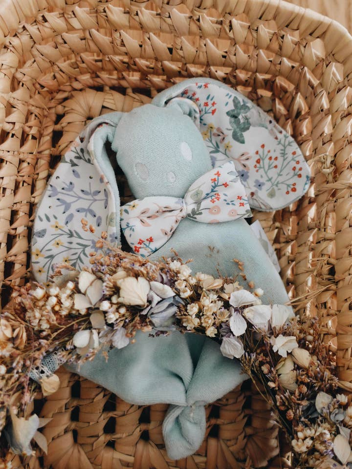 Bebis Snuttefilt Sammet - Cottontails Blossom för wholesale av Louis & Jules Stambouli Conseil