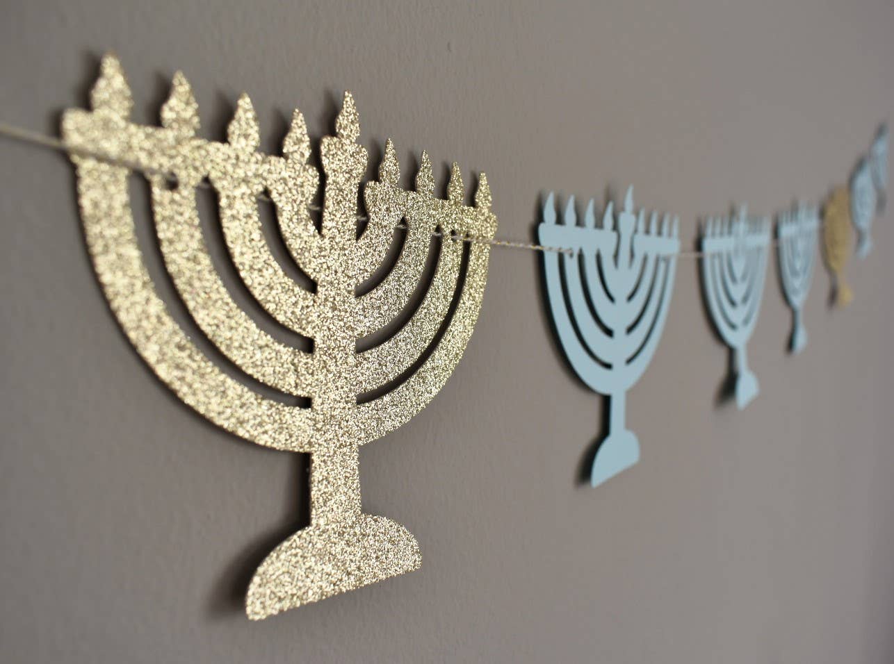 thekitcut – wholesale Hanukkah Decoration – Hanukkah Menora Garland |  LIght Blue  and Gold Menoras 9