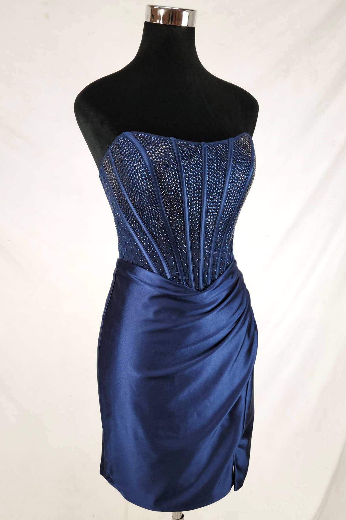 Chicas – wholesale Klänning - Dam – Kort miniklänning med juvelprydd korsett och satinkjol C3757