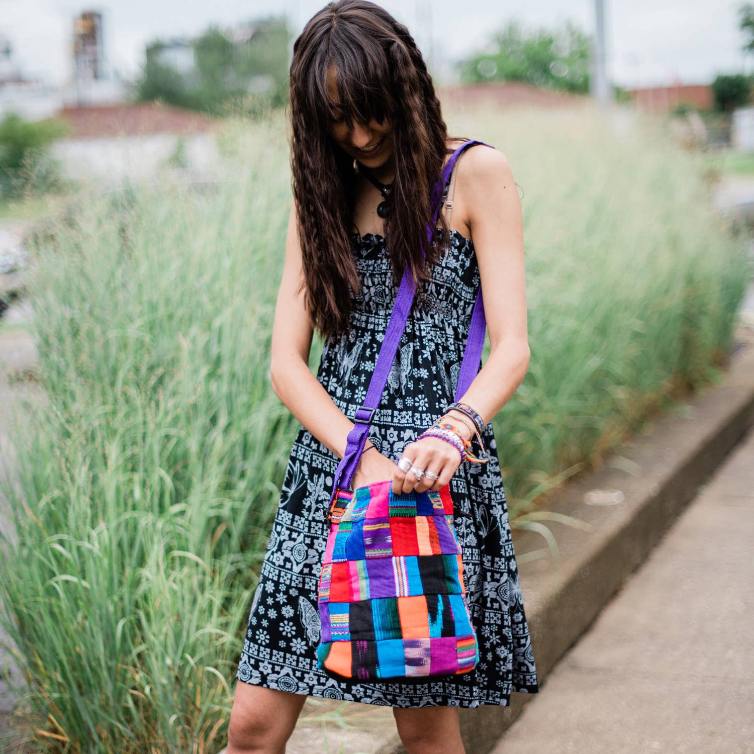 Lucia's Imports – wholesale Axelväska - Dam – Dragsnöre Patch-väska (Utförsäljning)1