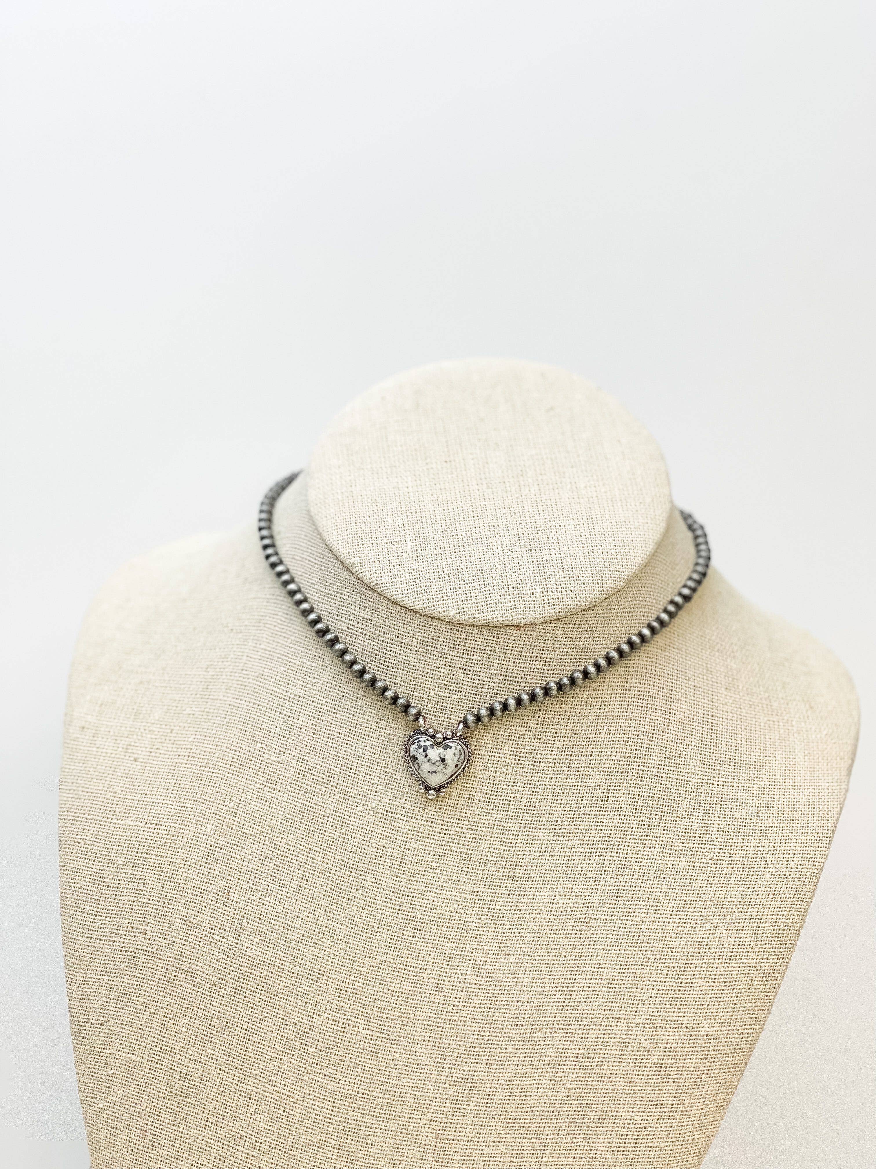 Prep Obsessed Wholesale - Vente Colliers à pendentif - Collier ras du cou avec pendentif cœur semi-précieux1