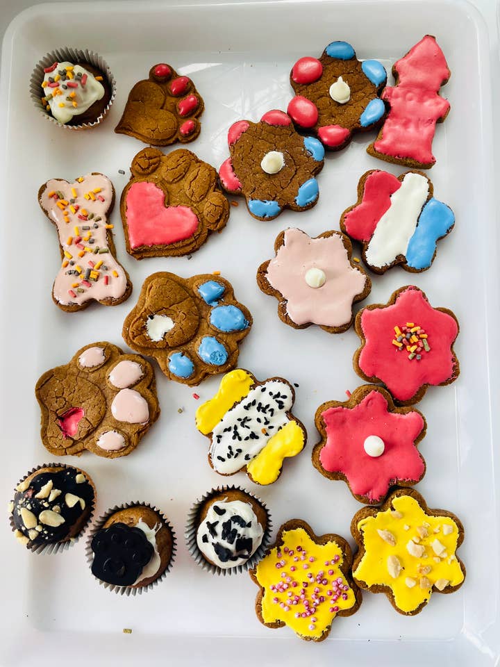 Frostede jordnøddesmørgodbidder (4 oz.) for engroshandel hos Power “Pup” Treats