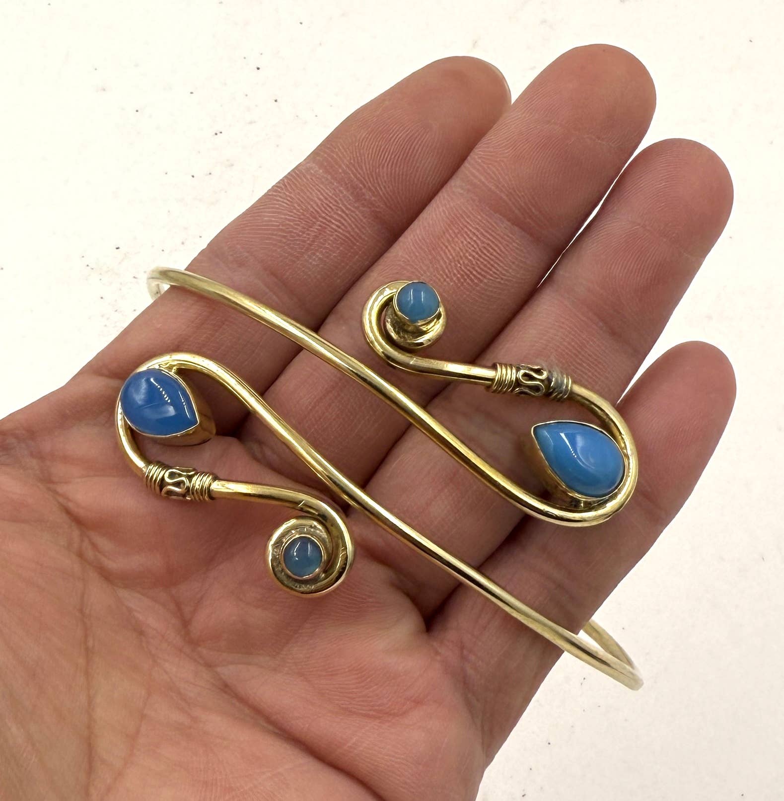 Lungta Imports – Engroshandel Manchetarmbånd – Håndlavet armcuff-armbånd med sten1