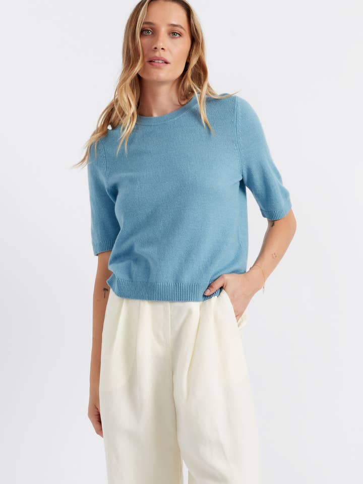 Skyblå Cloud Cashmere T-shirt for engroshandel hos Chinti & Parker