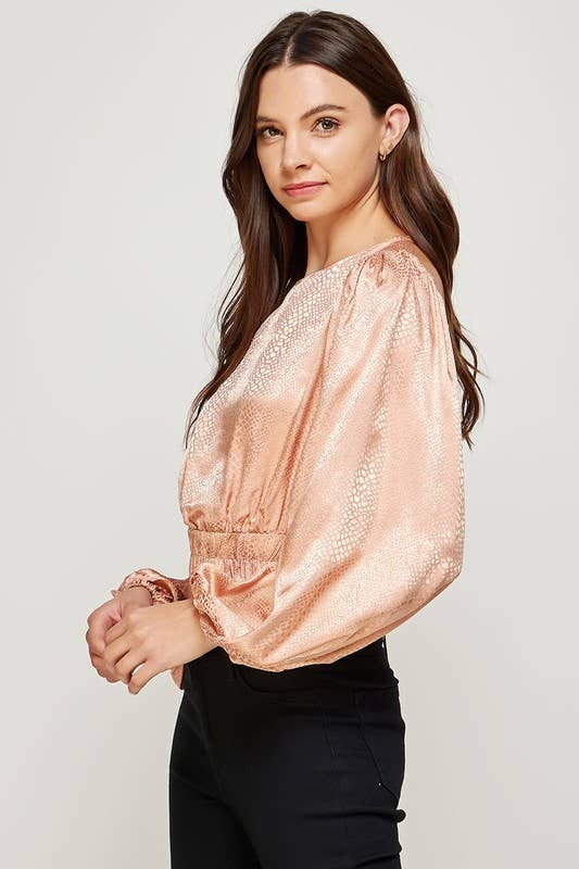 Strut & Bolt – Großhandel Bluse – Damen – Rückenfreie Jacquard-Satinbluse mit offenem Rücken9