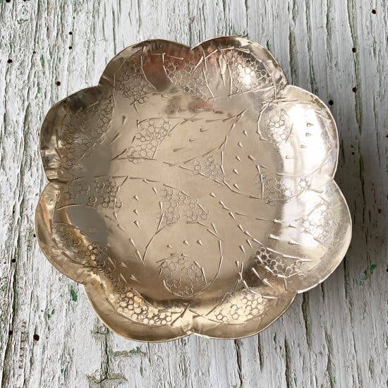 ByBazz - Vendita all'ingrosso Ciotole/Piatti decorativi - Set di 3 ciotole in metallo argentato, 6 modelli artigianali unici4