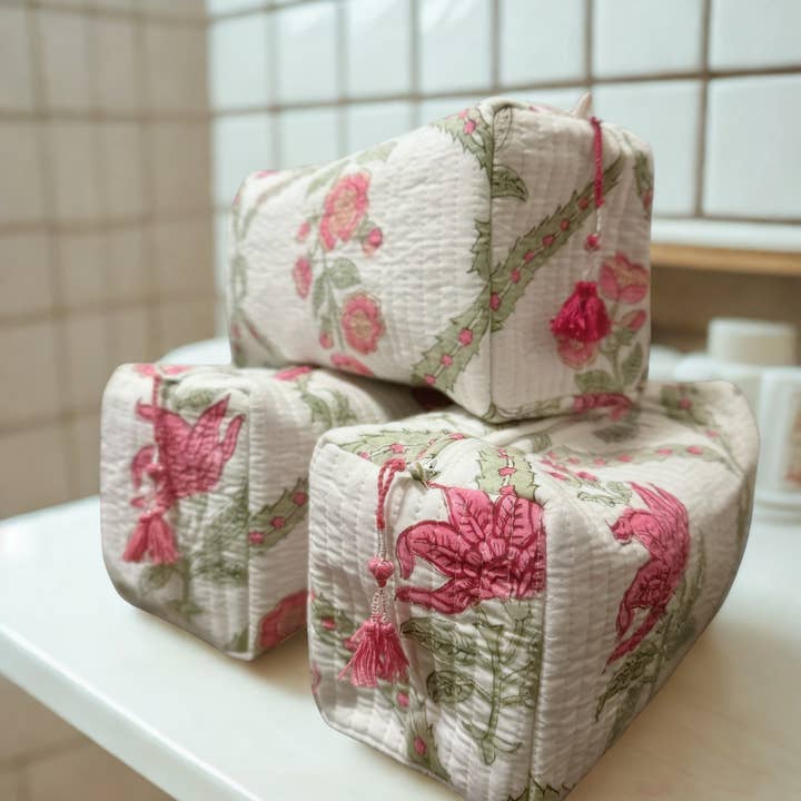 Pochette da toilette grande impermeabile stampata a blocchi e fatta a mano per la vendita all'ingrosso da parte di Desi design and chai