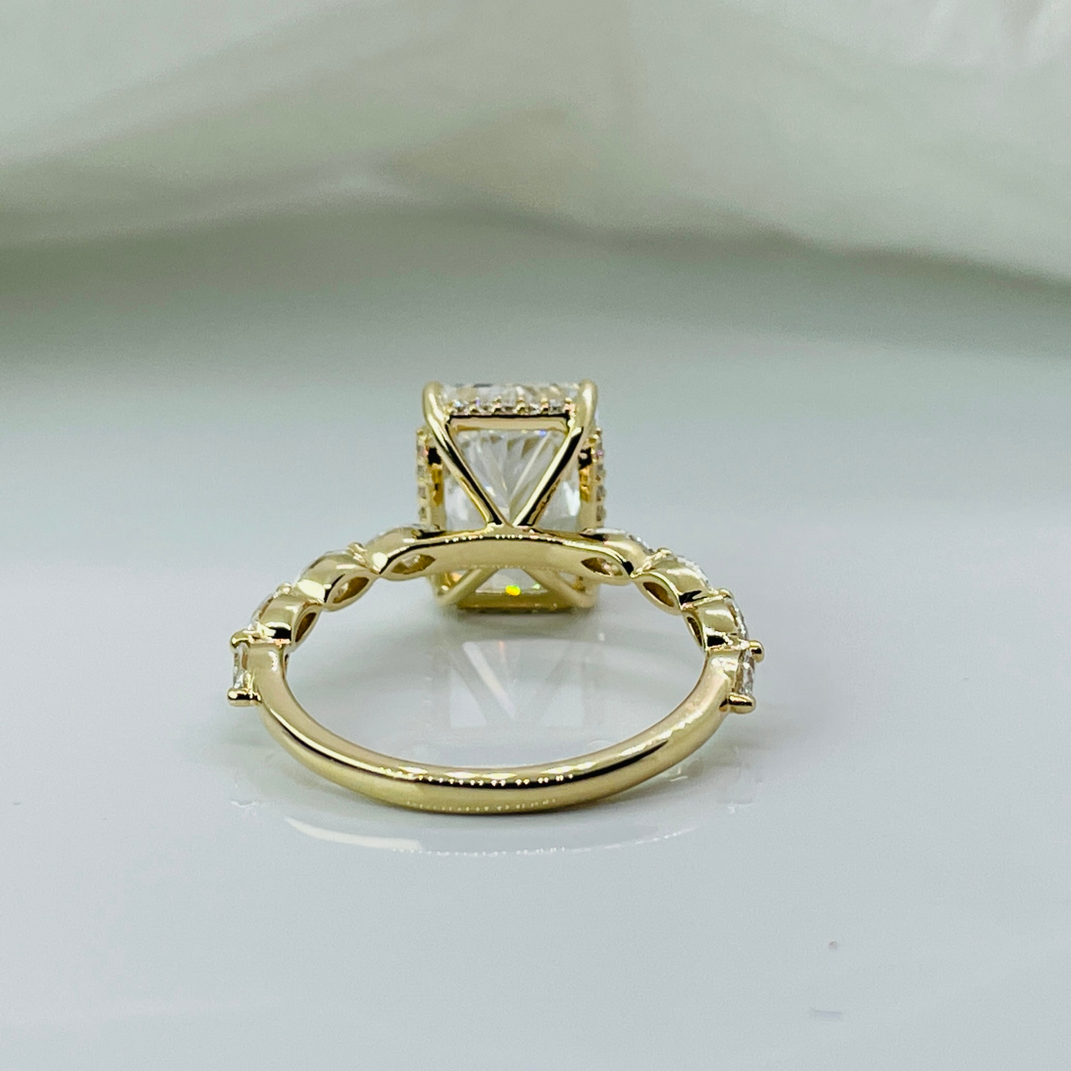 Triple C Diamonds - Vente Bagues de fiançailles - Bague de fiançailles en diamant avec bande marquise cachée halo radiant élégant en or massif 14K de 2 à 4 carats3