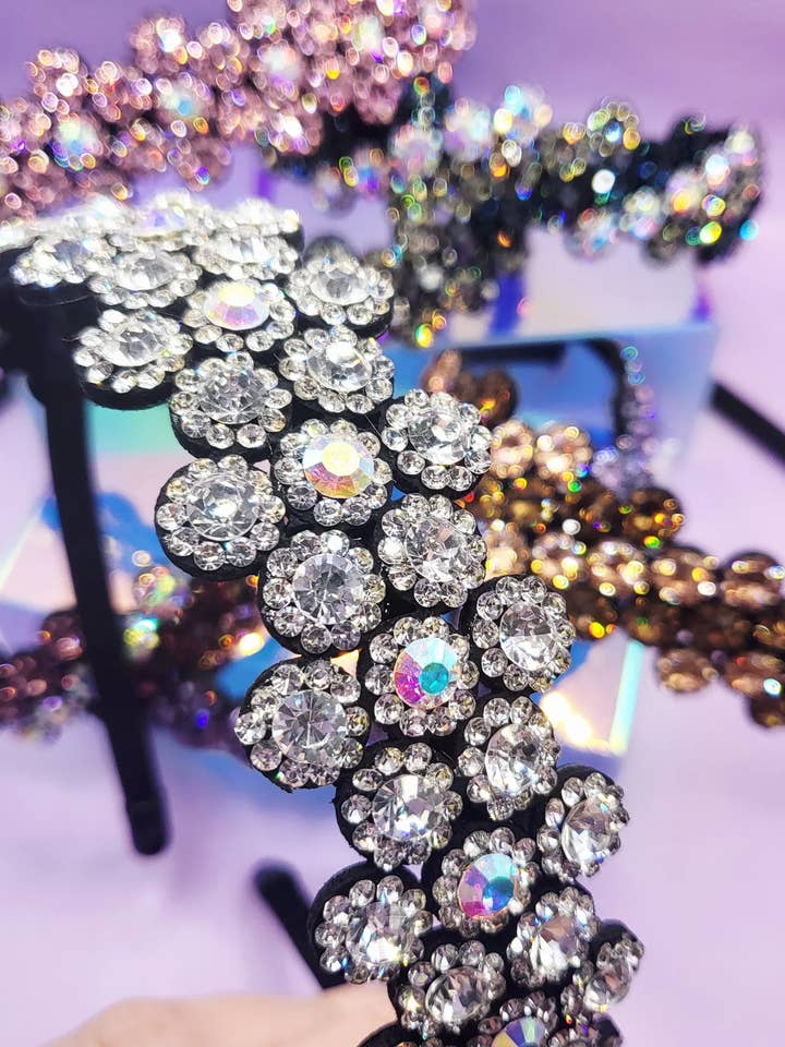 Hübsches Blumen-Kristallstirnband für den Großhandel von Arya Jewellery Wholesale